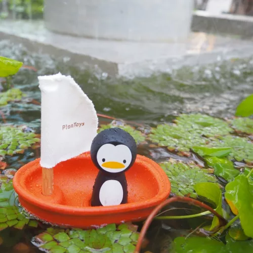 Plan Toys Badspeelgoed Zeilbootje En Pinguïn 3 Plan Toys Badspeelgoed Zeilbootje En Pinguïn - Afbeelding 3