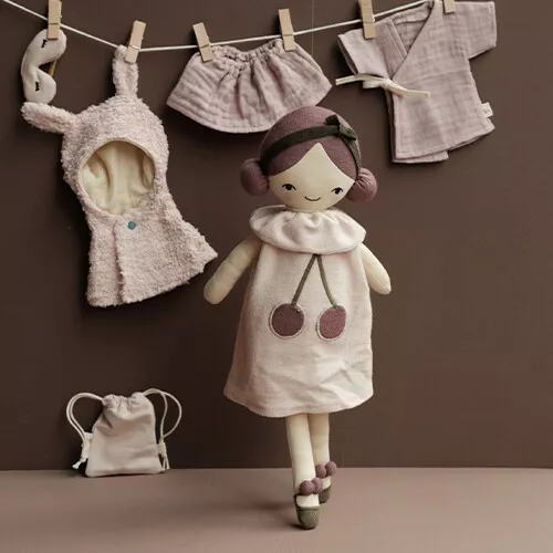 Fabelab Lappenpop Fab Friends - Cherry Pie - 40 Cm 2 Fabelab Lappenpop Fab Friends - Cherry Pie - 40 Cm - Afbeelding 2