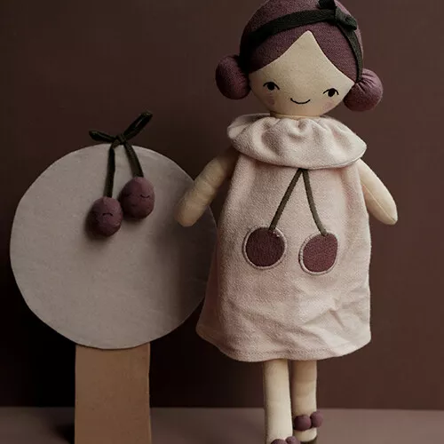 Fabelab Lappenpop Fab Friends - Cherry Pie - 40 Cm 3 Fabelab Lappenpop Fab Friends - Cherry Pie - 40 Cm - Afbeelding 3