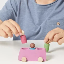 Lubulona Bus Met Poppetjes - Roze 8 Lubulona Bus Met Poppetjes - Roze -speelgarages, auto's & voertuigen Winkel lubulona pink bus kid 2 square srgb