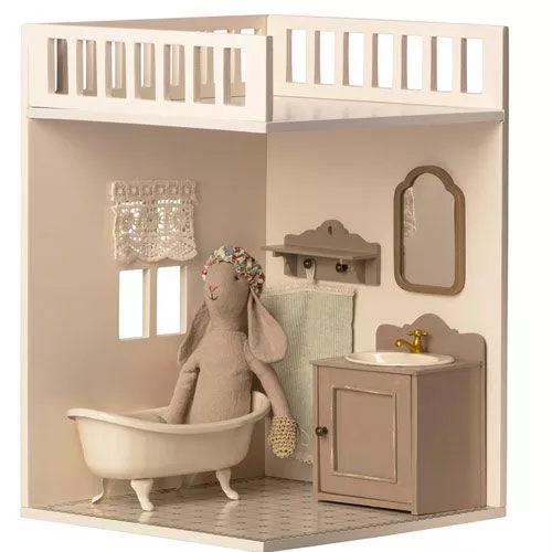 Maileg Poppenhuis Kapstok Met Plank - 4 Cm 2 Maileg Poppenhuis Kapstok Met Plank - 4 Cm - Afbeelding 2