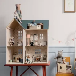 Maileg Poppenhuis Met Behang - 80 Cm 6 Maileg Poppenhuis Met Behang - 80 Cm -speelgarages, auto's & voertuigen Winkel maileg poppenhuis met behang 80 cm 2