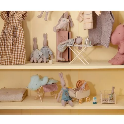 Maileg Poppenhuis Verzorgingstafel Geruit - Micro - 11 Cm 4 Maileg Poppenhuis Verzorgingstafel Geruit - Micro - 11 Cm - Afbeelding 4