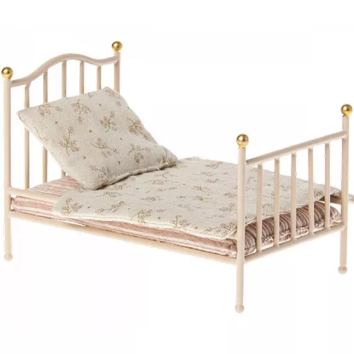 Maileg Vintage Poppenhuisbed Rose - 13 Cm 1 Maileg Vintage Poppenhuisbed Rose - 13 Cm