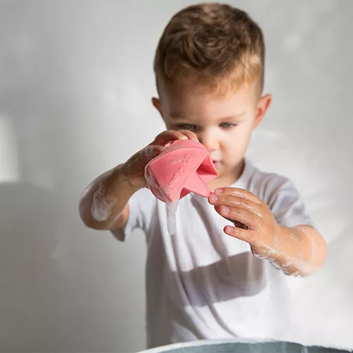 Oli & Carol Bijt- & Badspeelgoed Bootje - Roze 4 Oli & Carol Bijt- & Badspeelgoed Bootje - Roze - Afbeelding 4