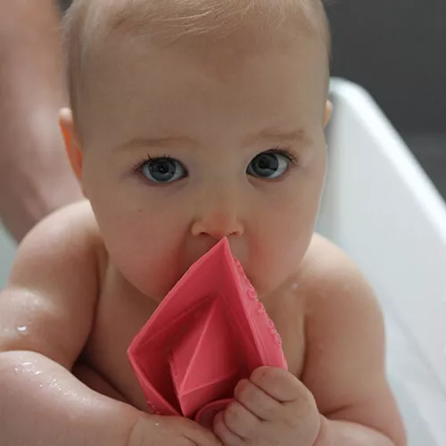 Oli & Carol Bijt- & Badspeelgoed Bootje - Roze 5 Oli & Carol Bijt- & Badspeelgoed Bootje - Roze - Afbeelding 5