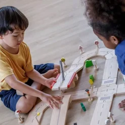 Plan Toys Autoweg Road System 10 Plan Toys Autoweg Road System -speelgarages, auto's & voertuigen Winkel plan toys autobaan road system 6