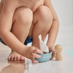 Plan Toys Badspeelgoed Zeilbootje En Walrus -speelgarages, auto's & voertuigen Winkel plan toys badspeelgoed zeilbootje en walrus 3